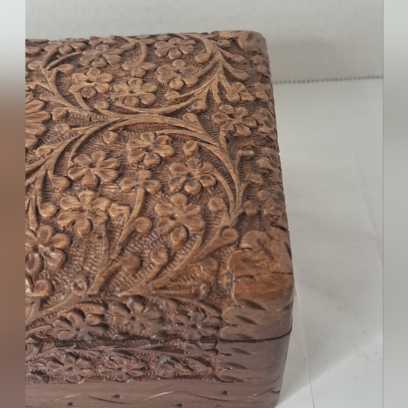 Beautiful Wooden Carved Jewellery/Decorative Box Made In India. - Picture 5 of 9